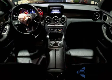 2018 Mercedes-Benz C 300 4Matic из США, поврежденный, VIN 55SWF4KB7JU272545